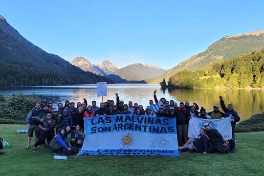 ¿militantes con doble vara?: dura critica al kirchnerismo bonaerense por la protesta en lago escondido