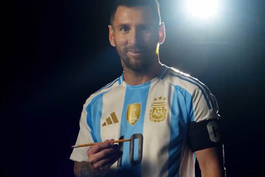 ¿cuanto sale la nueva camiseta de argentina?: tres estrellas y tres cifras