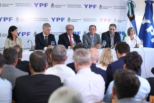 Nación, YPF y una batería de medidas para fortalecer las pymes de gas y petróleo.