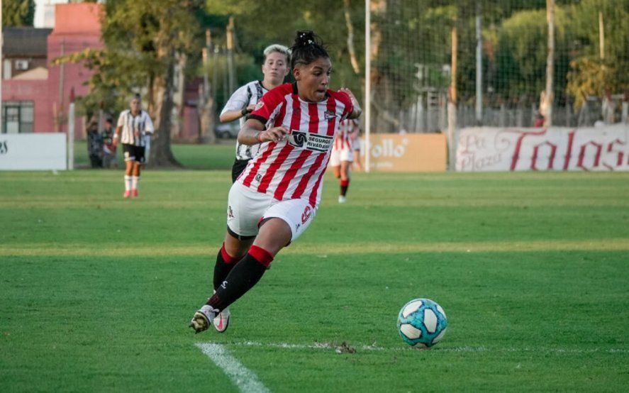 Rocío Correa, autora del gol del triunfo para el fútbol femenino de Estudiantes. (Foto: prensa EDLP)