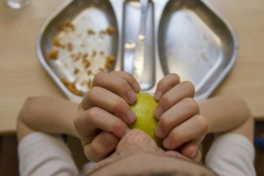 docentes de la provincia alertan que los alumnos comen solo un turron en toda la jornada escolar