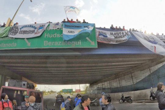 tension en astillero rio santiago: trabajadores toman la planta y no dejan salir al interventor