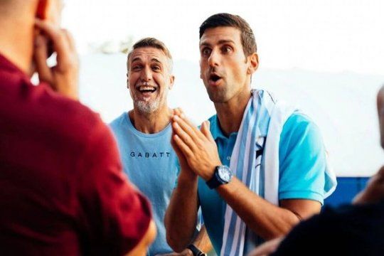 Hubo risas e intercambio de camisetas entre Gabriel Batistuta y Novak Djokovic﻿.