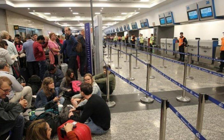 Paro de pilotos, día 2: cancelaciones y demoras en los vuelos de Aerolíneas Argentinas