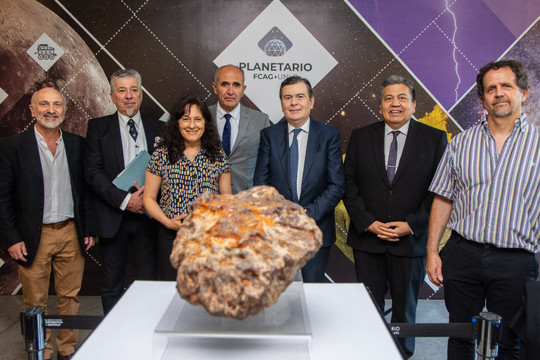 un meteorito de 30 kilos y mas de 4 mil anos llego al planetario de la unlp