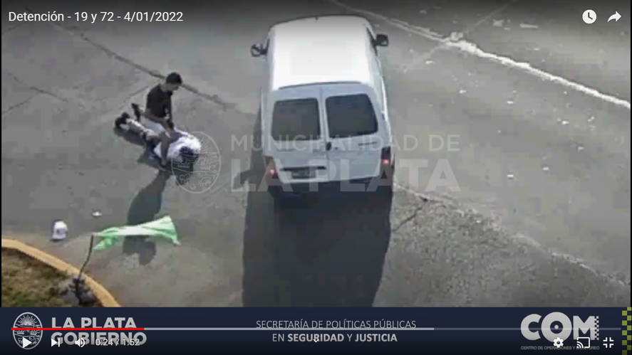 La Plata: le robaron la moto, persiguió al ladrón y lo baleó