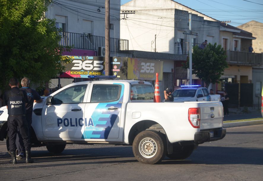 En Olavarría se montó un imponente operativo de seguridad luego que un hombre se atrincherara en un comercio 