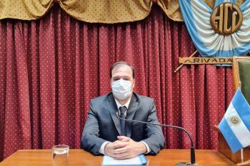 rivadavia: acusan al municipio de montar un vacunatorio vip