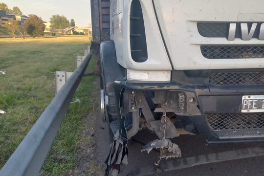 En Moreno murió un hombre atropellado por un camión en la Autopista del Oeste