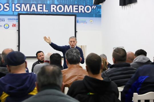 largo la carrera por el pj bonaerense: un intendente del conurbano ya camina el interior