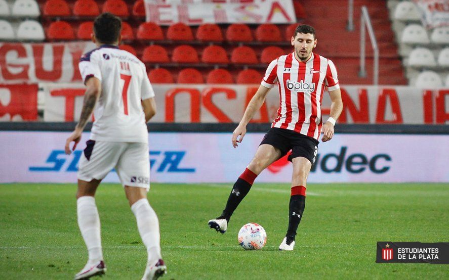 Agustín Rogel en acción, en Estudiantes vs. Independiente.