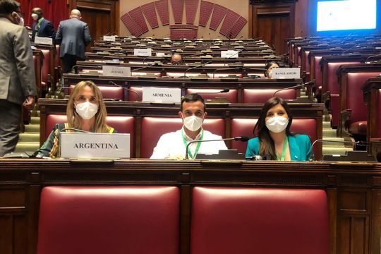 Los legisladores nacionales Daniela Vilar, Leonardo Grosso y Gladys González en reunión de la Unión Parlamentaria sobre el Cambio Climático (PreCOP) realizada en Roma