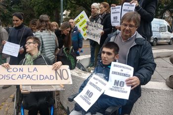 Manifestación en La Plata en defensa de los derechos de las personas con discapacidad.