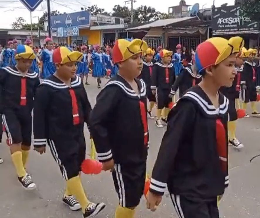 Desfile en honor al ‘Chavo del 8’ se hizo viral en redes sociales