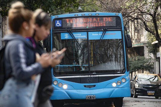 con fuertes criticas al gobierno nacional, la uta denuncio despidos de choferes