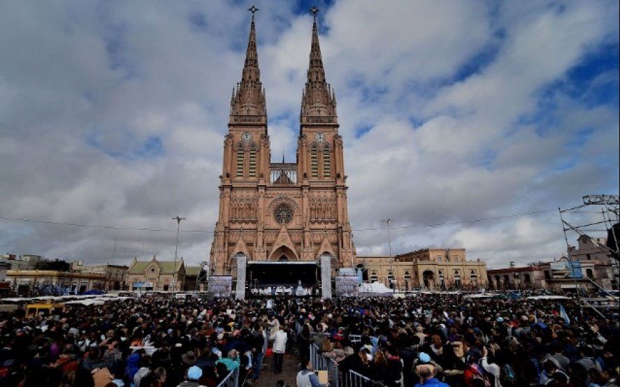 Dos días antes del traspaso de mandos: Macri y Alberto Fernández asistirán a una misa el 8 de diciembre