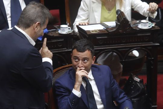 Rodrigo De Loredo y Cristian Ritondo firmaron el pedido de sesión especial en Diputados.