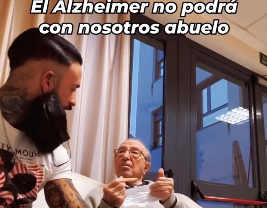Emotivo video viral de un nieto y su abuelo con Alzheimer