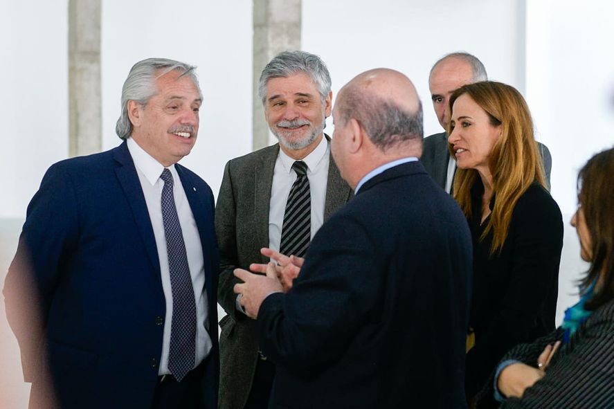 Alberto Fernández y Daniel Filmus junto al ex presidente de la UNLP