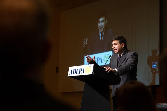 El presidente de ADEPA, Daniel Dessein, citó a John F. Kennedy y a Raúl Alfonsin.