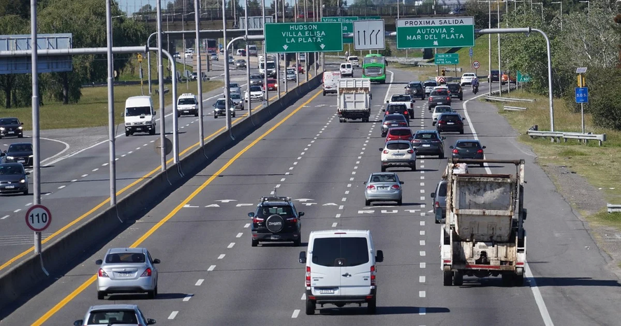 Un transportista habló con La Cielo sobre el reclamo y corte parcial que están realizando ahora en la Autopista Buenos Aires - La Plata.