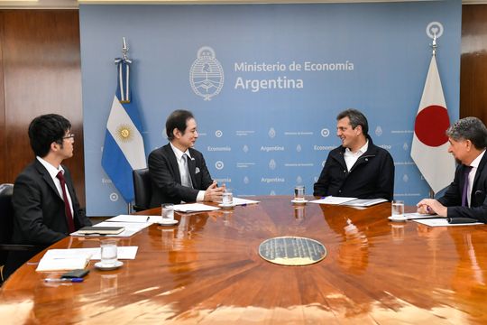 Sergio Massa y la foto del encuentro con el embajador japonés.