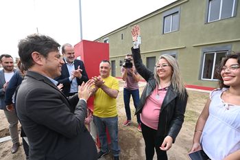 Kicillof en Bahía Blanca: No le vamos a dar la espalda a nuestro pueblo en la entrega de viviendas y obras hídricas