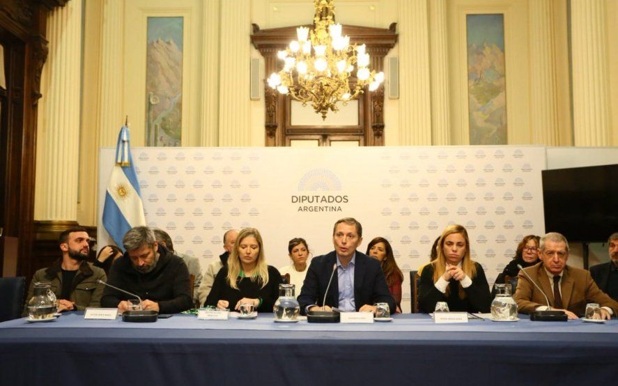 Elecciones limpias: En conferencia de prensa, el PJ bonaerense exigió garantías de transparencia