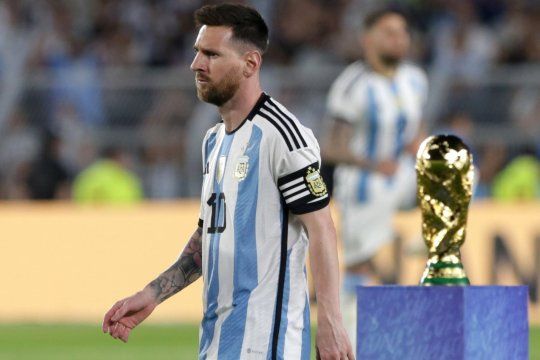 Lionel Messi y la Copa del Mundo obtenida en el Mundial Qatar 2022 en el Monumental y en la fiesta de los campeones