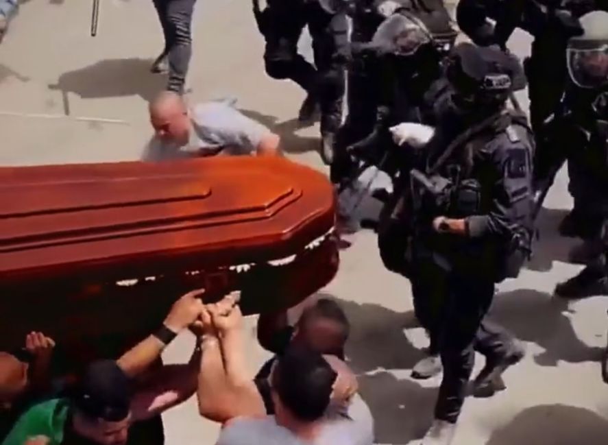 Policia de Israel irrumpe en funeral de periodista Shireen Abu Aqleh