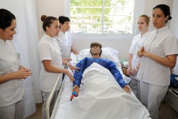 Estudiantes de enfermería de la UNNOBA podrán ser ayudantes