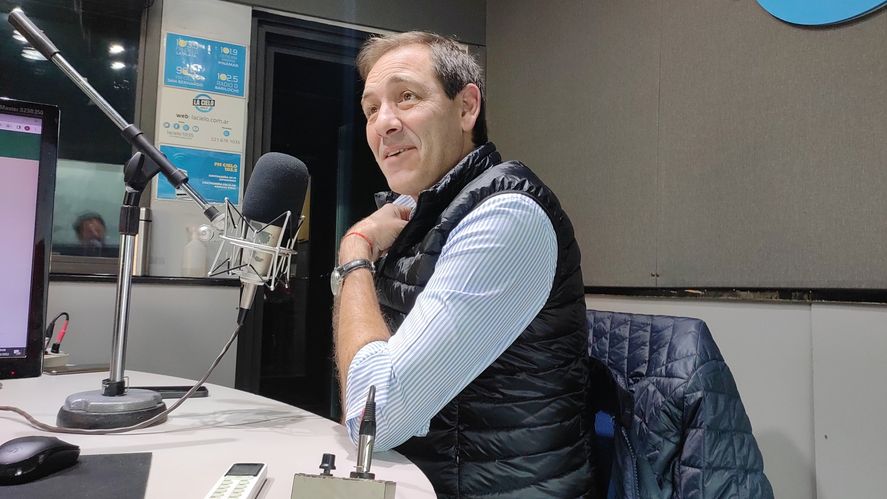 Julio Garro, intendente de La Plata, en los estudios de FM Cielo