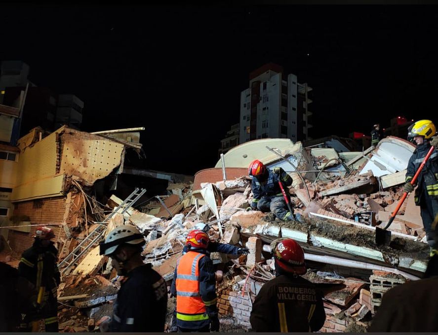 Las tareas de rescate se hacen d&iacute;a y noche.