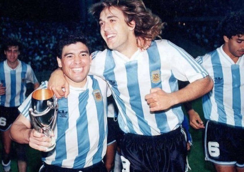 Maradona y Batistuta, celebrando la obtención de la Copa Artemio Franchi. Fútbol