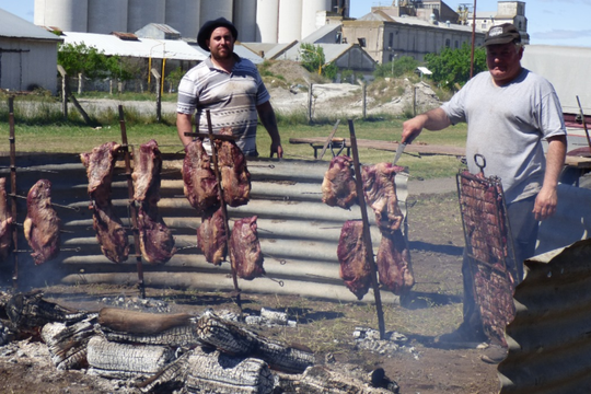 con un concurso de asadores, llega la fiesta del criollito asado y sabores caseros de orense