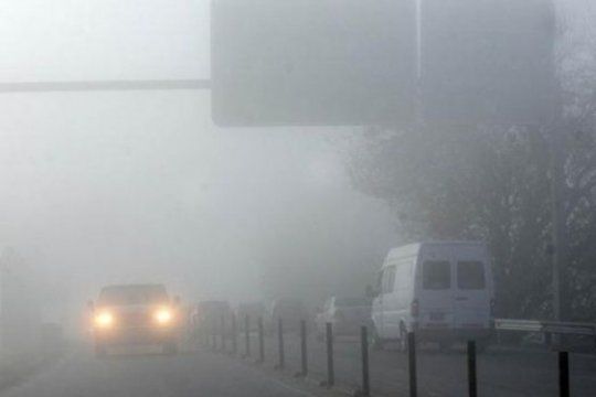frio, humedad y mucha niebla: hay baja visibilidad en las rutas y demoras en los vuelos