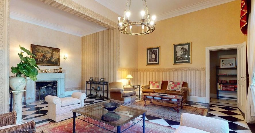 Mirá las increíbles fotos de la mansión de Villa Elisa que se vende en U$D 3 millones