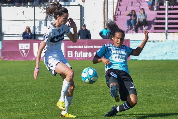 Gimnasia se plantó pero no pudo con UAI Urquiza en fútbol femenino.