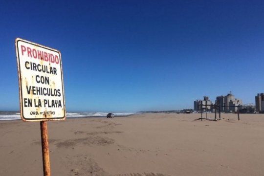 necochea: prohiben la circulacion de vehiculos a motor por la playa durante todo el ano