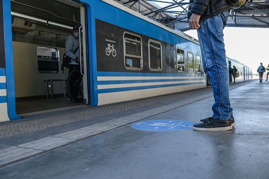 el tren belgrano sur circula con demoras: cual es el ramal afectado