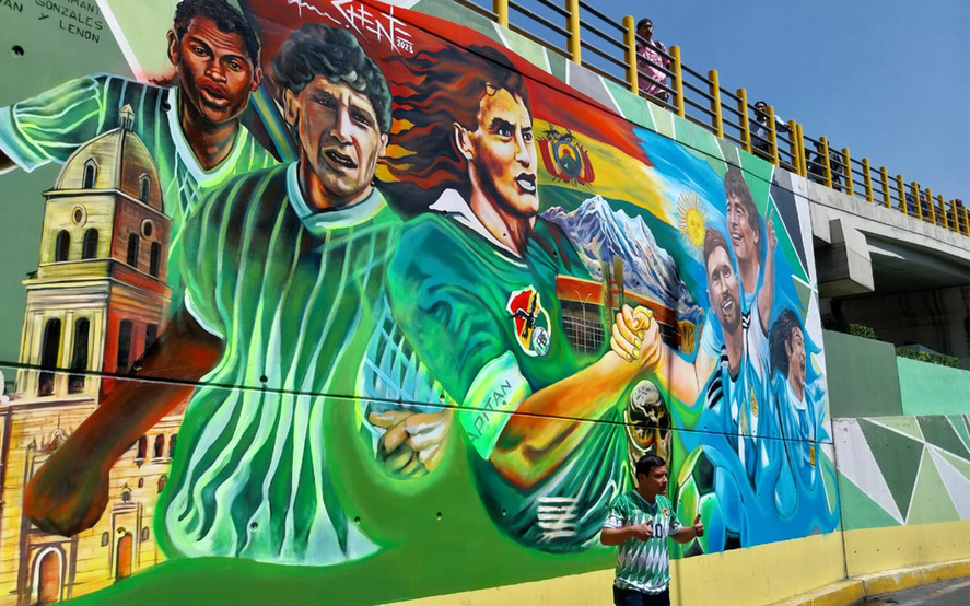 El mural de Lionel Messi y las figuras Argentinas en el estadio de La Paz  que generó enojo en Bolivia | CieloSport