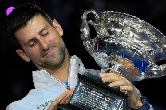 Djokovic llegó nuevamente a la cima del Tenis y los celebró a lo Messi