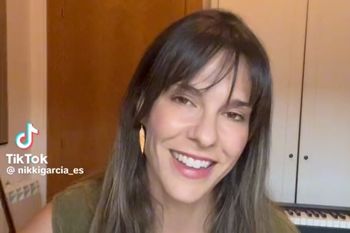 recalculando: adios a nikki garcia, la locutora que nos guio en cada viaje de google maps