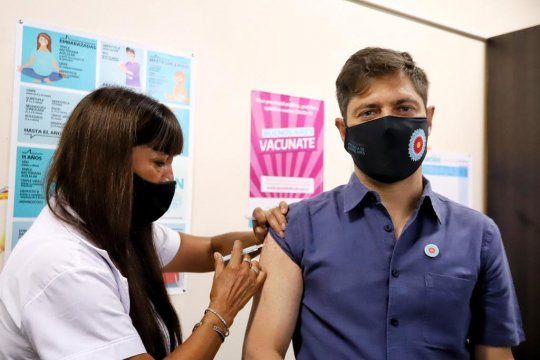 Kicillof se aplicó la vacuna contra el Coronavirus en el hospital San Martín de La Plata