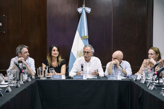 nacion y provincias afinan el lapiz en el combate contra el dengue: vacunas y responsabilidad ciudadana