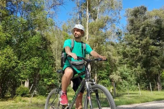 conecto el conurbano bonaerense con la patagonia en bicicleta para concientizar sobre el cuidado del suelo