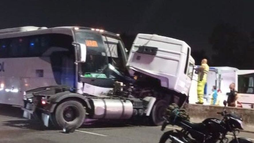 El accidente se produjo en la Autopista Buenos Aires - La Plata