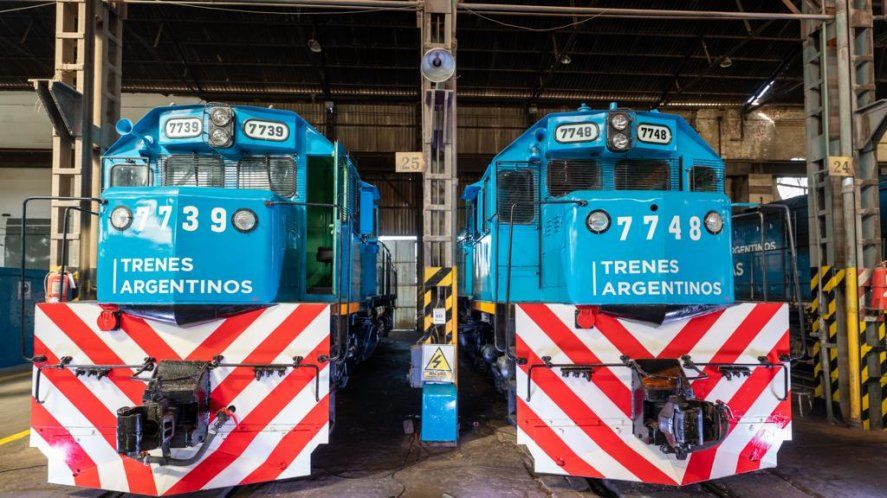 Trenes Argentinos Cargas present&oacute; dos locomotoras.
