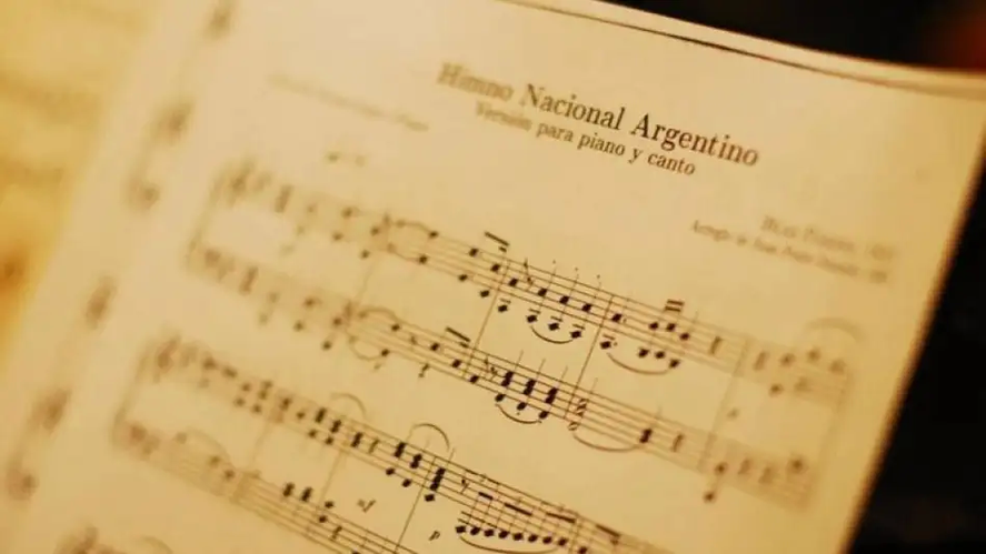 Himno Nacional Argentino: ¿quién lo creó y cómo eran originalmente sus estrofas?