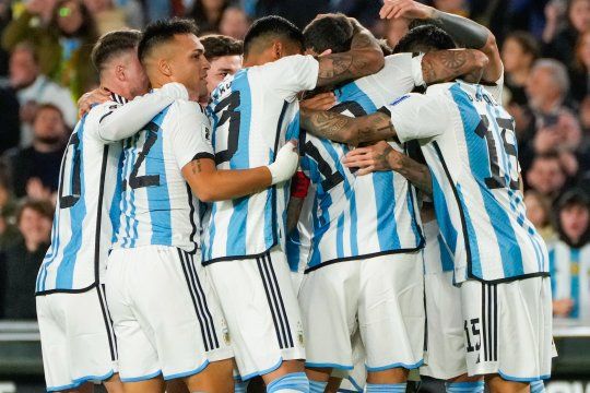Argentina festeja el gol de Nicolás Otamendi ante Paraguay por Eliminatorias Sudamericanas